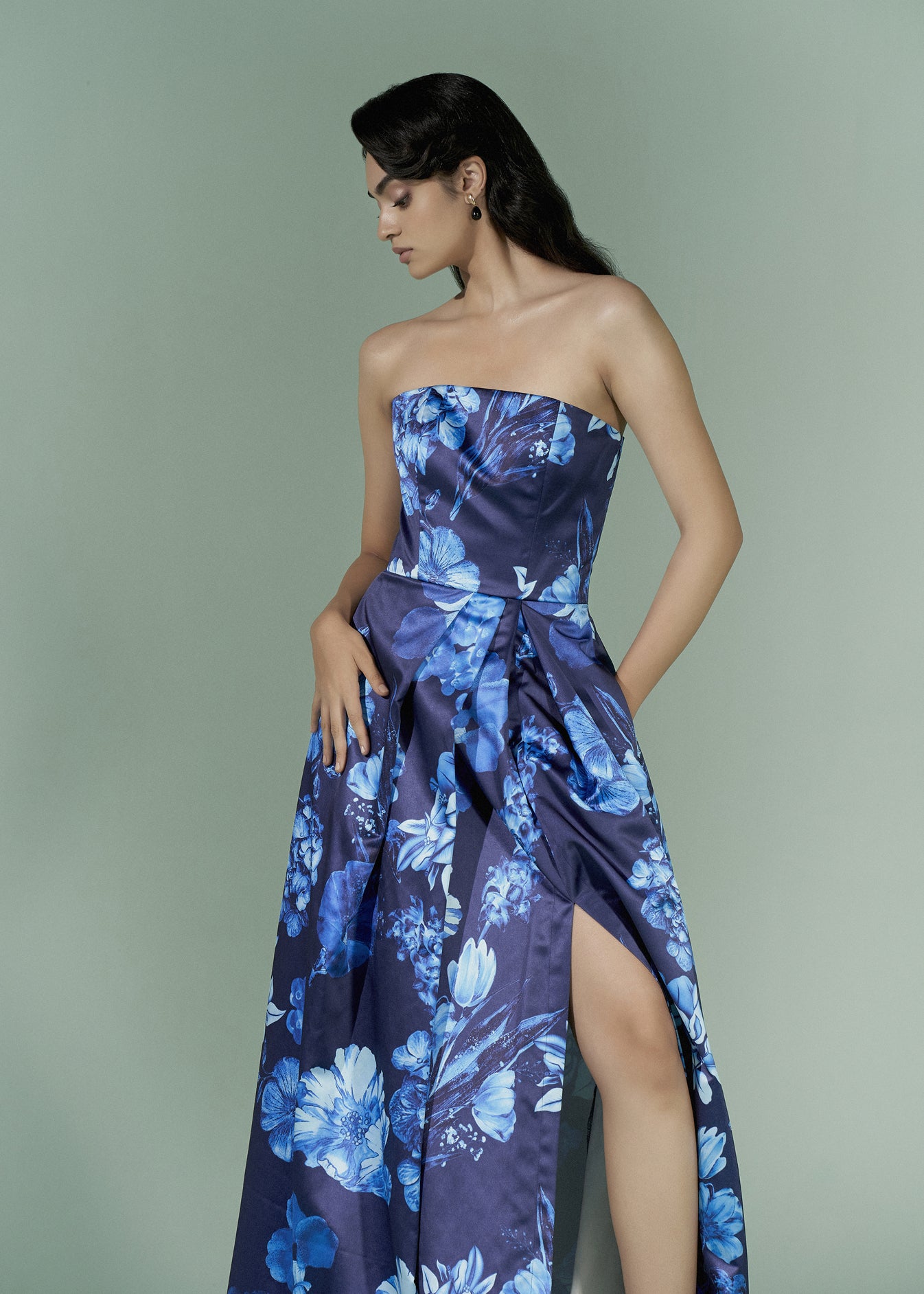 Strapless gown with front slit