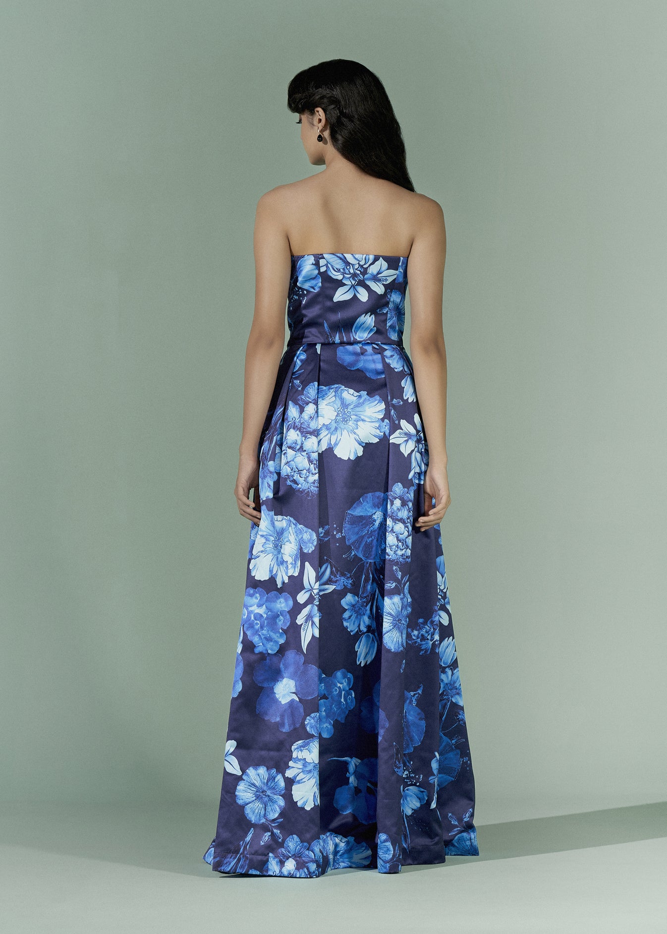 Strapless gown with front slit